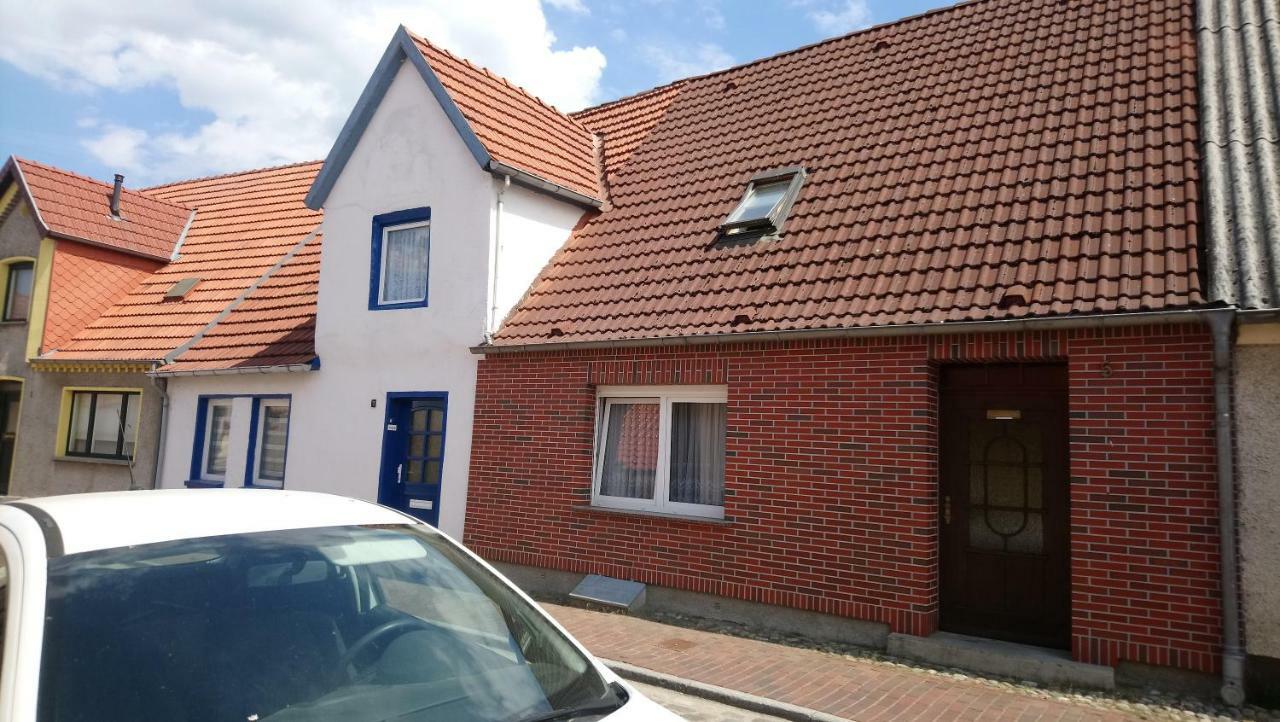Neukalener Stadthaus Zum Alten Schmied Exterior foto